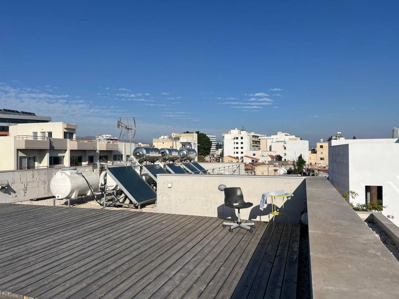 Jedi Hub Hostel ลิมาซอล ภายนอก รูปภาพ
