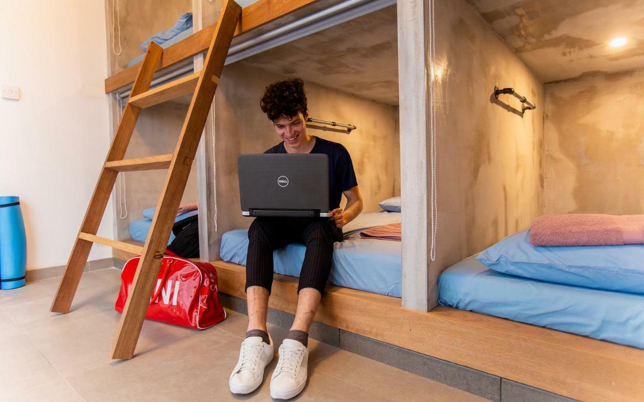 Jedi Hub Hostel ลิมาซอล ภายนอก รูปภาพ